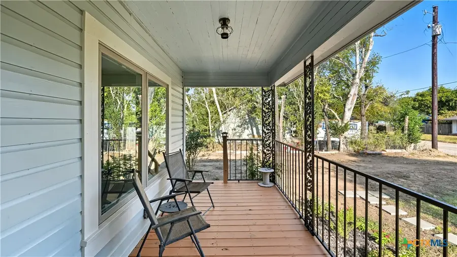 611 Qualls Street, Gonzales, TX 78629 - Image #3