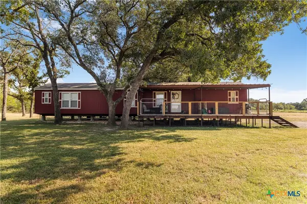 2160 Leisure Lane, Goliad, TX 77963