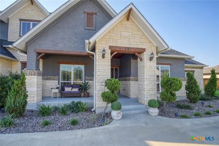 222 August Avenue, Shiner, TX 77984 - Image #3