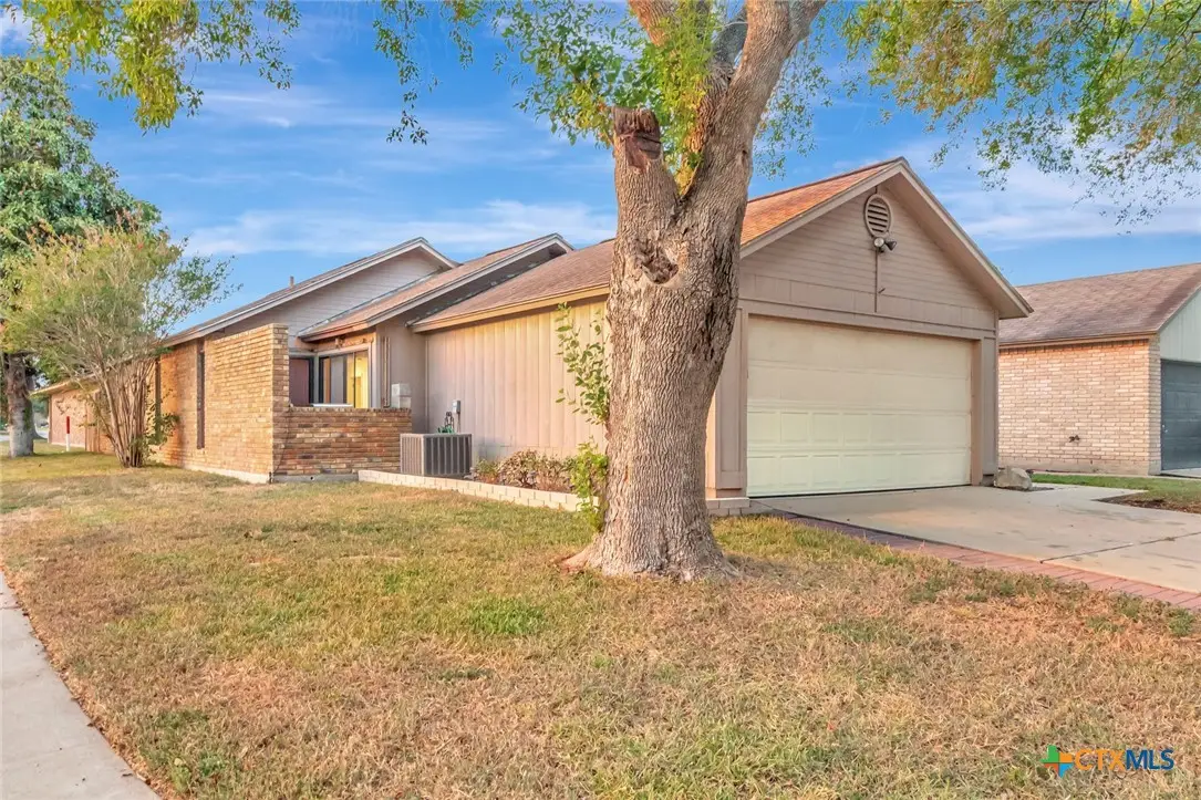 423 Waterford Drive, Victoria, TX 77901 - Image #1