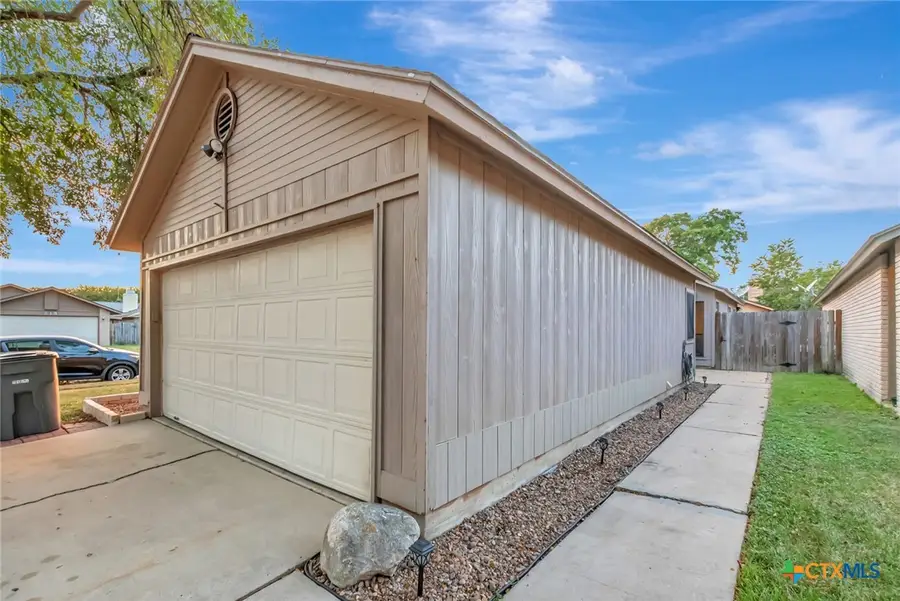 423 Waterford Drive, Victoria, TX 77901 - Image #3