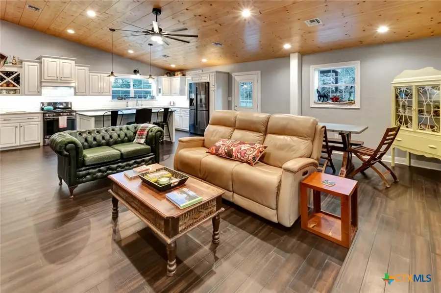 2133 Cr 125, Edna, TX 77957 - Image #3