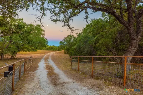 1100 Thompson Ranch Road, Wimberley, TX 78676