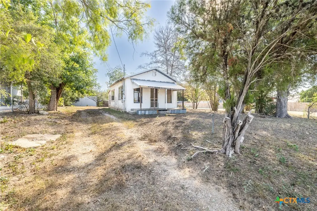 936 Water Street, Gonzales, TX 78629 - Image #1