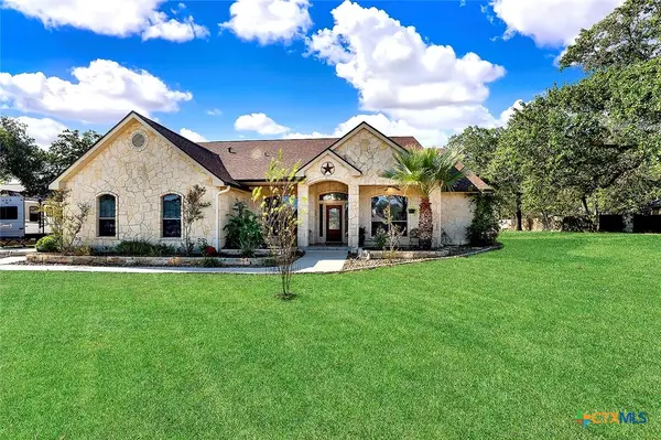 383 Rosewood Drive, La Vernia, TX 78121