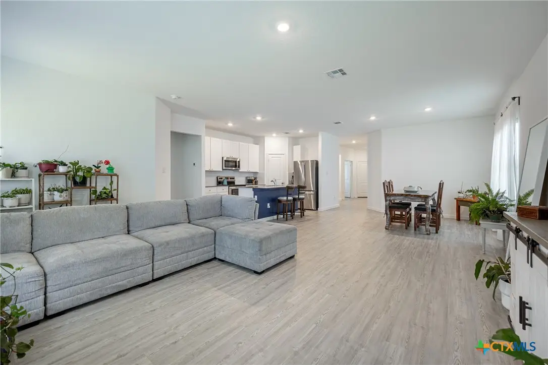 209 Wolf Crest Boulevard, Seguin, TX 78155 - Image #1