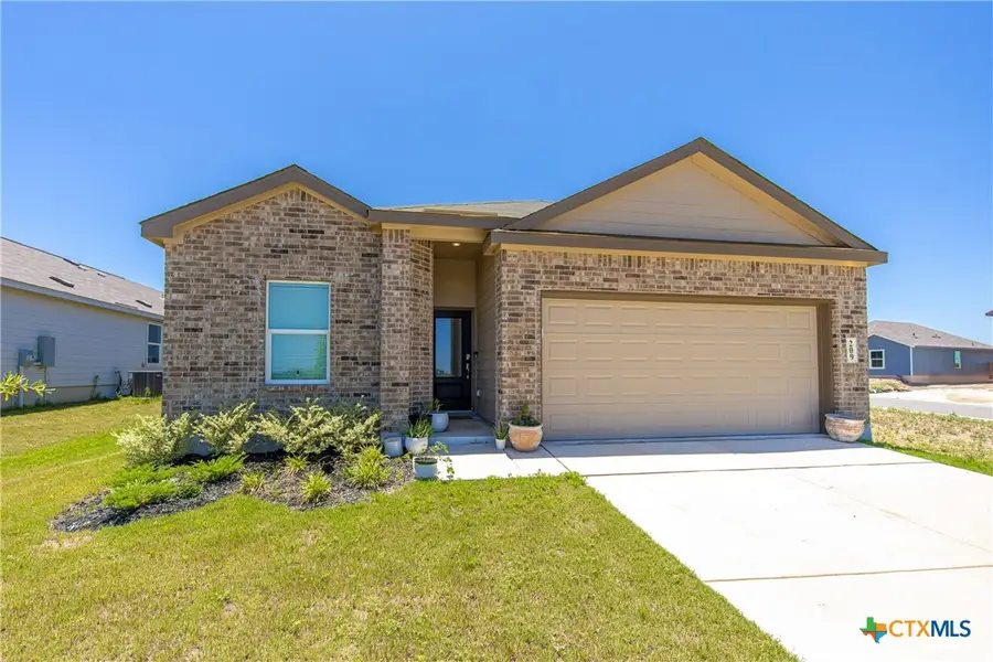 209 Wolf Crest Boulevard, Seguin, TX 78155 - Image #2