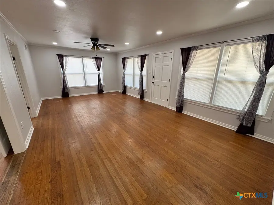 300 N Bowie, Cameron, TX 76520 - Image #3