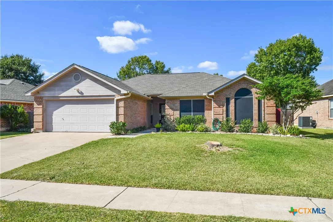 303 Bridle Lane, Victoria, TX 77904 - Image #1
