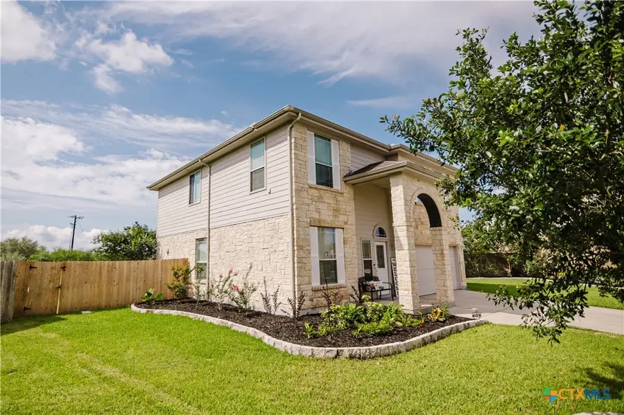 201 Boulder Ridge Drive, Cuero, TX 77954 - Image #2