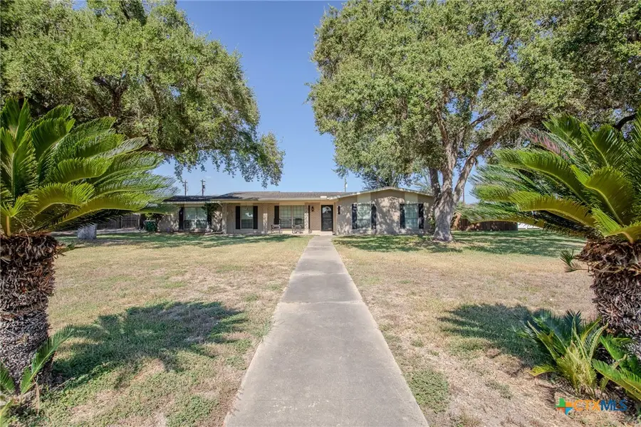 206 Yucca Drive, Victoria, TX 77904 - Image #2