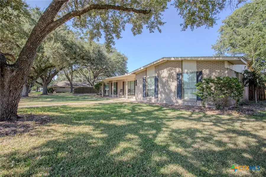 206 Yucca Drive, Victoria, TX 77904 - Image #3