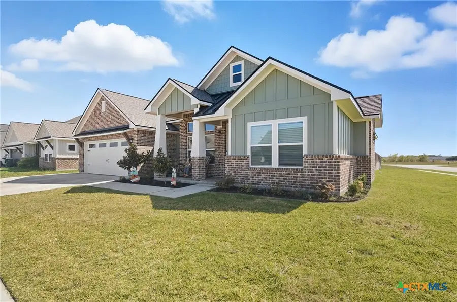 301 Salem Crossing Drive, Victoria, TX 77904 - Image #2