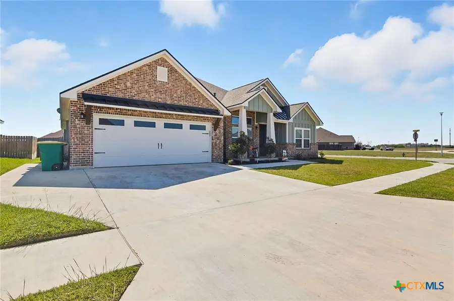 301 Salem Crossing Drive, Victoria, TX 77904 - Image #3