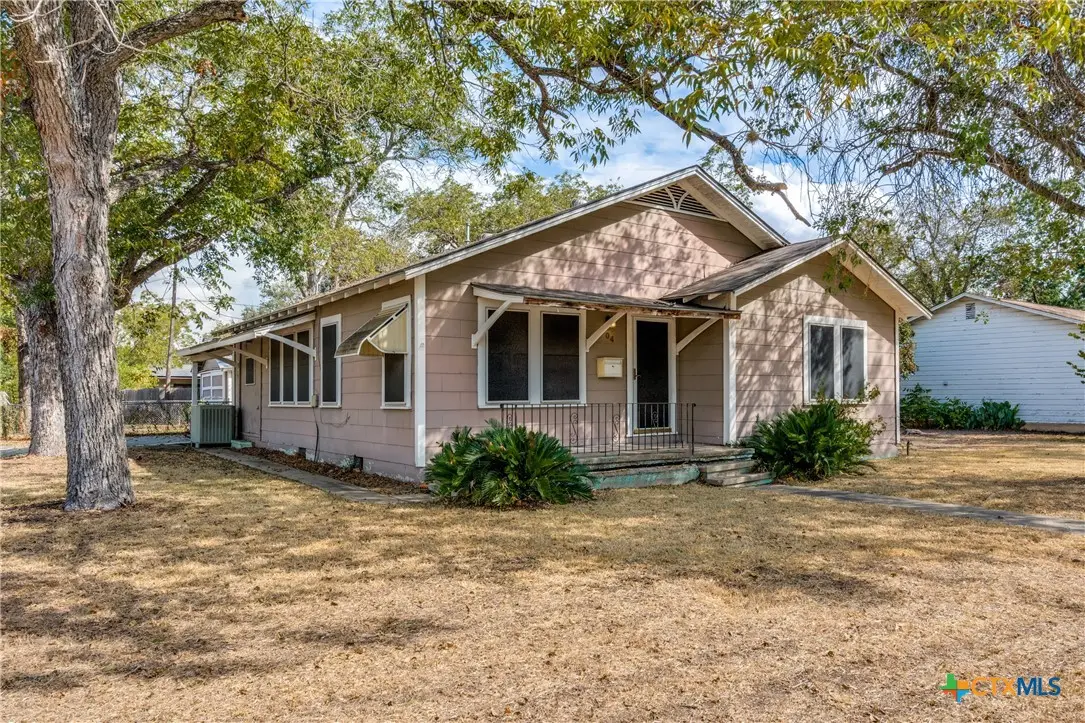 704 E Krezdorn Street, Seguin, TX 78155 - Image #1