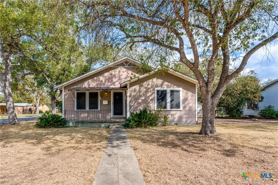 704 E Krezdorn Street, Seguin, TX 78155 - Image #2