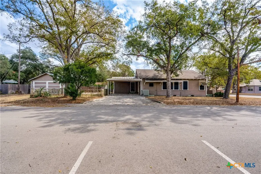 704 E Krezdorn Street, Seguin, TX 78155 - Image #3