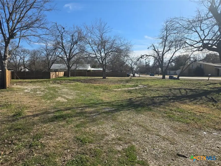 305 Lexington Road, Elgin, TX 78621 - Image #2