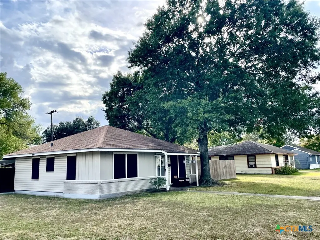 811 E Rosebud Avenue, Victoria, TX 77901 - Image #1