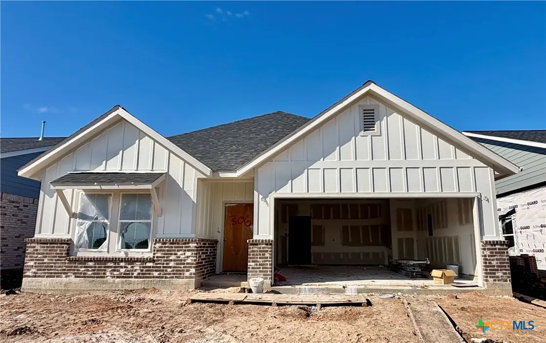 306 Cardinal Dr, Port Lavaca, TX 77979 - Image #1