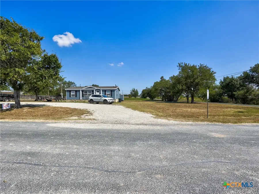 205 E Avenue G, Jarrell, TX 76537 - Image #2