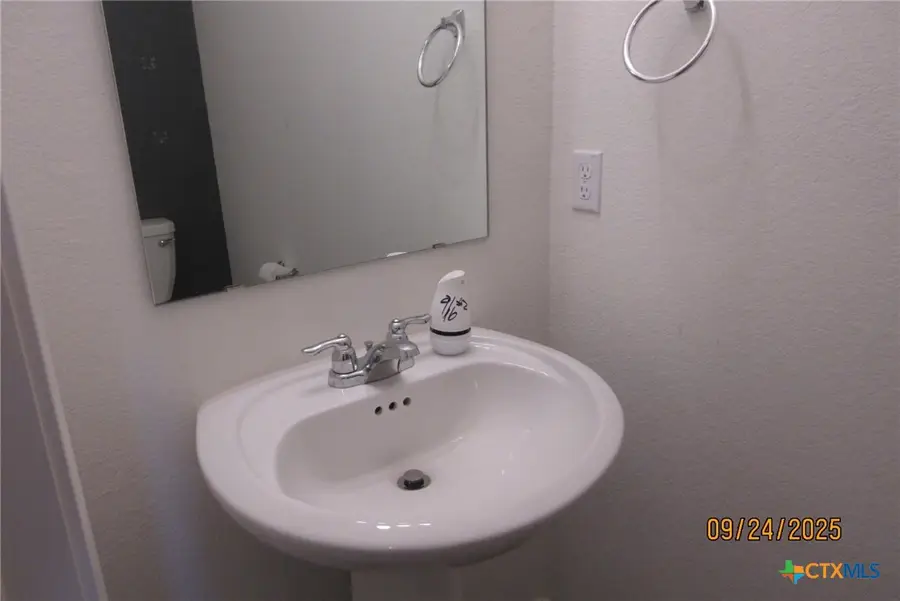 125 Greatest Gift Way, Jarrell, TX 76537 - Image #3