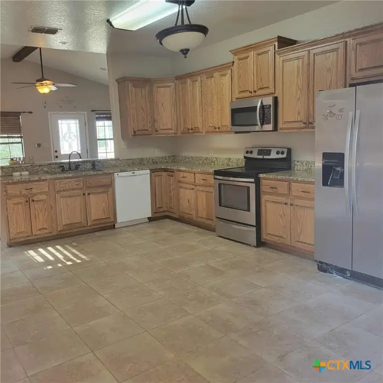 1104 Poplar Street, Jourdanton, TX 78026 - Image #3