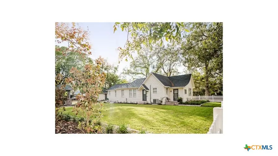 213 W Broadway Street, Cuero, TX 77954 - Image #2