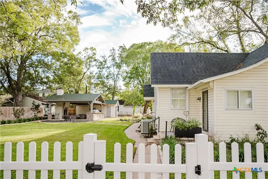 213 W Broadway Street, Cuero, TX 77954 - Image #3