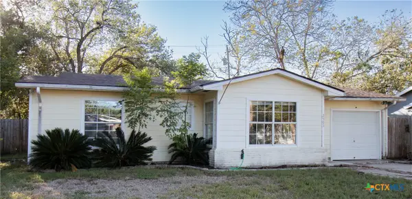 2503 E Mistletoe Avenue, Victoria, TX 77901