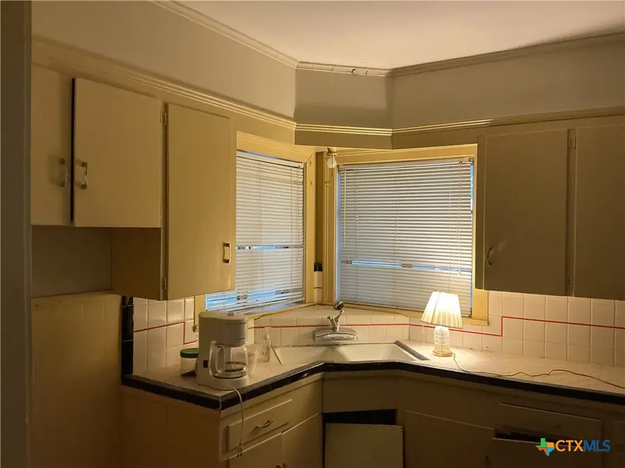 407 Wisteria Avenue, Victoria, TX 77901 - Image #2