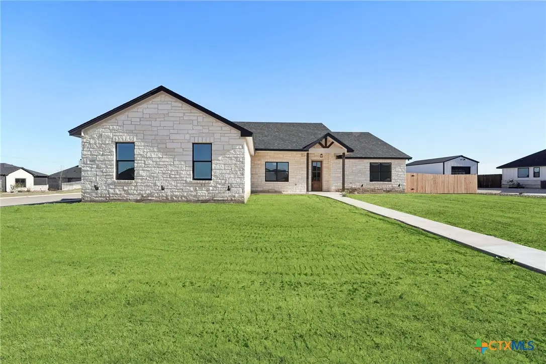 5207 Hollow Ranch Drive, Salado, TX 76571 - Image #1