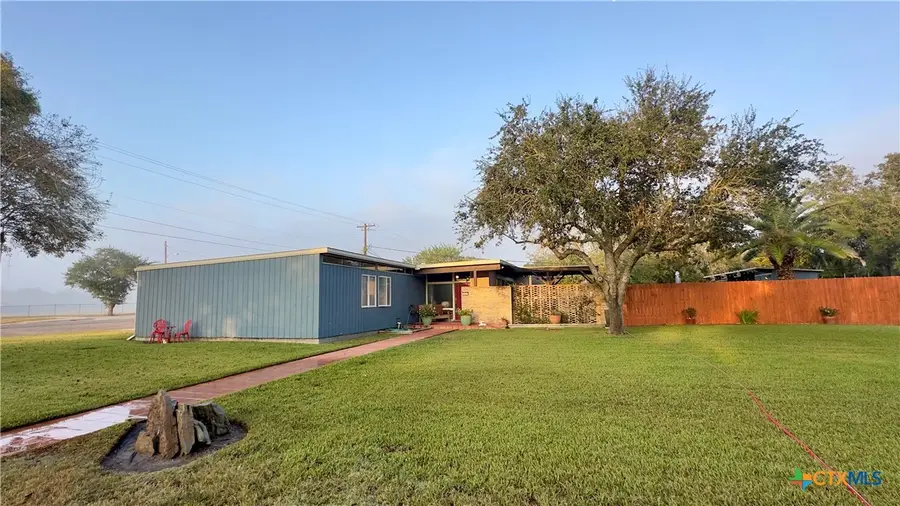 601 Lawrence Street, Refugio, TX 78377 - Image #2