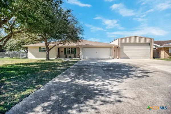 105 Brentwood Place, Port Lavaca, TX 77979