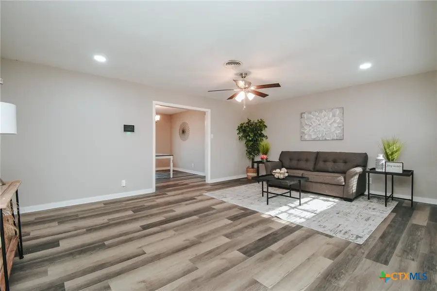 2206 E Stayton Avenue, Victoria, TX 77901 - Image #3