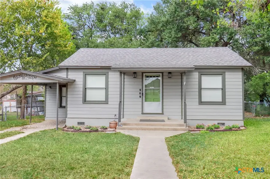 960 E Mountain Street, Seguin, TX 78155 - Image #2