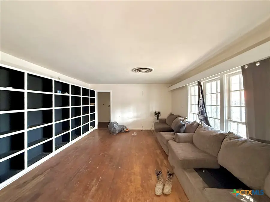 615 Locke Street, Woodsboro, TX 78393 - Image #2