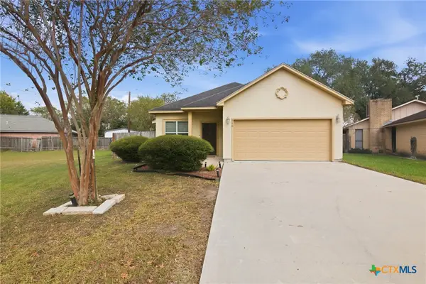 516 Versailles Street, Victoria, TX 77904