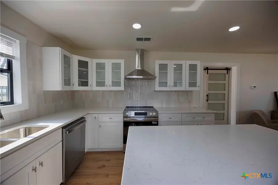 314 S Ridge Street, Hallettsville, TX 77964 - Image #3