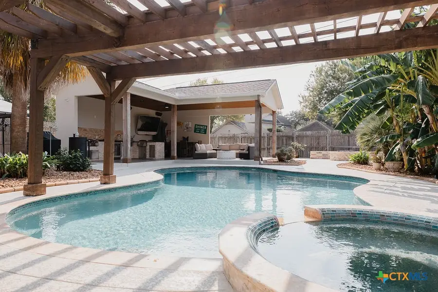 407 Woodway Drive, Victoria, TX 77904 - Image #2