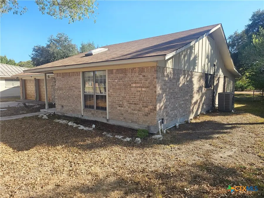 607 W Johnson Street, Cuero, TX 77954 - Image #3