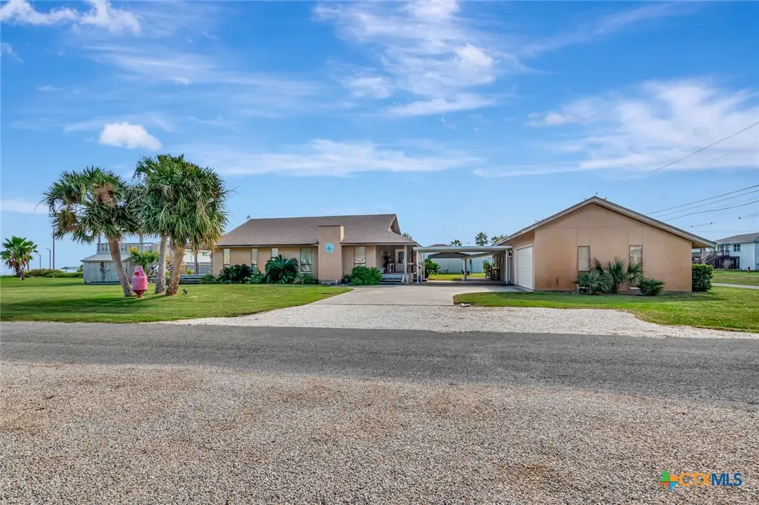104 E Van Buren Avenue, Port Oconnor, TX 77982 - Image #1