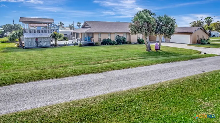 104 E Van Buren Avenue, Port Oconnor, TX 77982 - Image #2