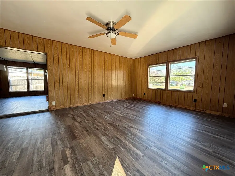 3807 Lands End Court, Granbury, TX 76048 - Image #3