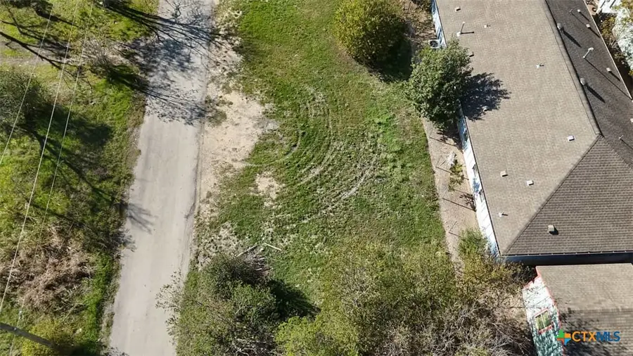 110 N Robinson Street, Taylor, TX 76574 - #3