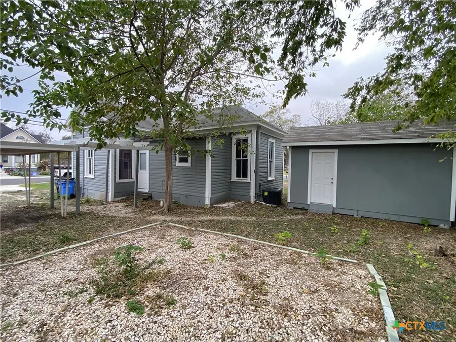 403 E Elm Street, Seguin, TX 78155 - Image #2