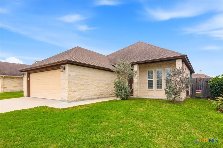 210 Amberglow Court, Victoria, TX 77904 - Image #3