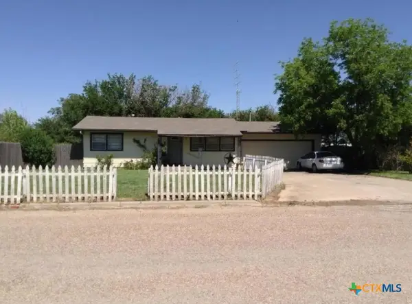 105 Nicholson Avenue, Kress, TX 79052