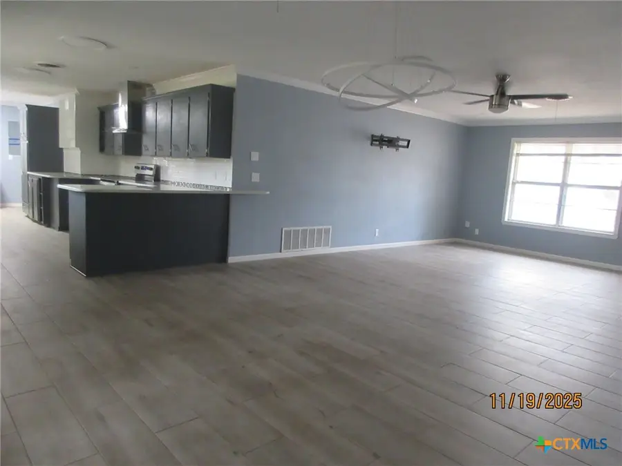 606 E 12th Avenue, Belton, TX 76513 - #2