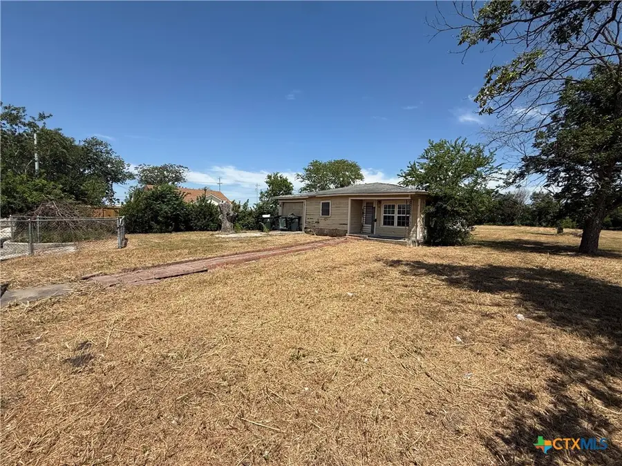 418 W Seideman Street, Seguin, TX 78155 - Image #2